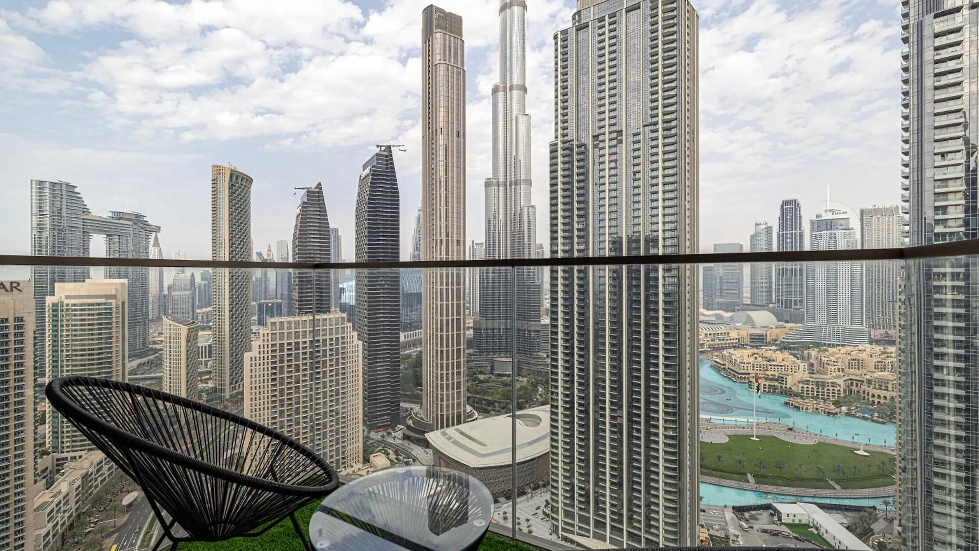 Magnificent - Luxurious 3 Bedroom With The Burj Khalifa View Dubai Apartment