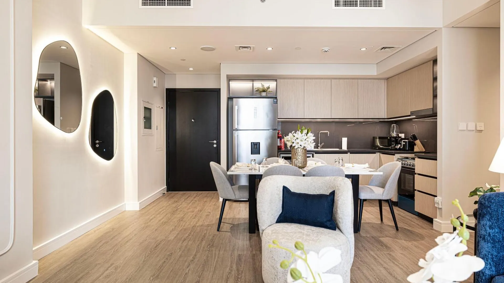 Magnificent - Luxurious 3 Bedroom With The Burj Khalifa View Dubai Apartment