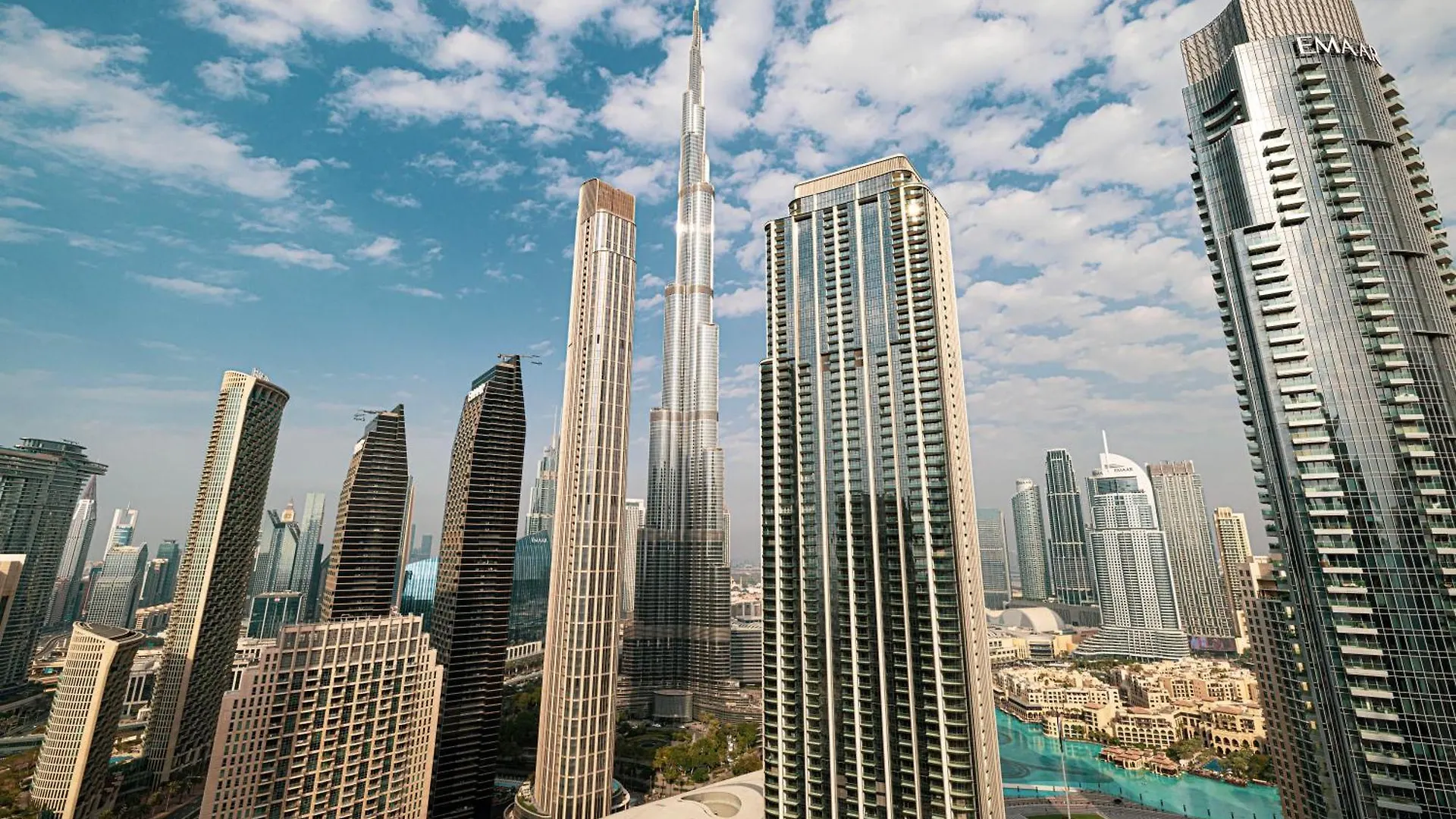 Magnificent - Luxurious 3 Bedroom With The Burj Khalifa View Dubai Apartment