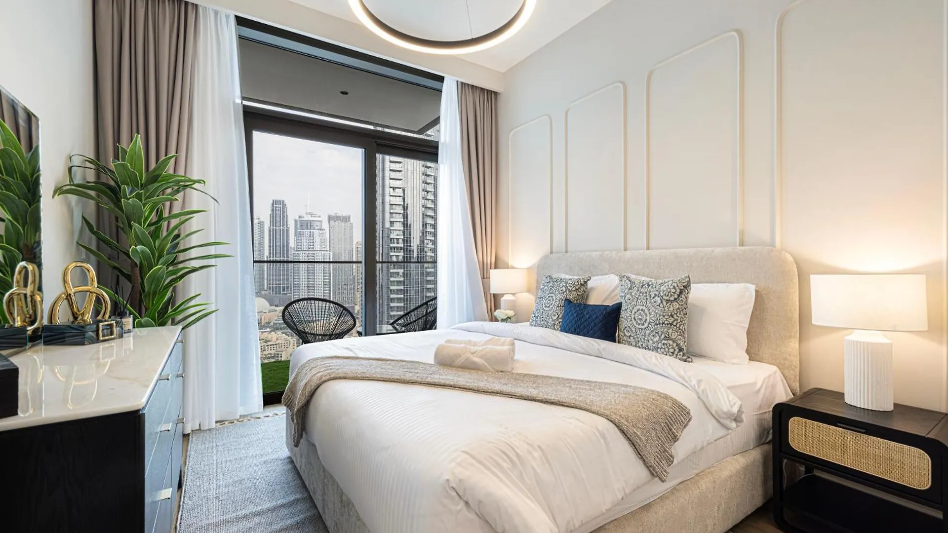Magnificent - Luxurious 3 Bedroom With The Burj Khalifa View Dubai Apartment